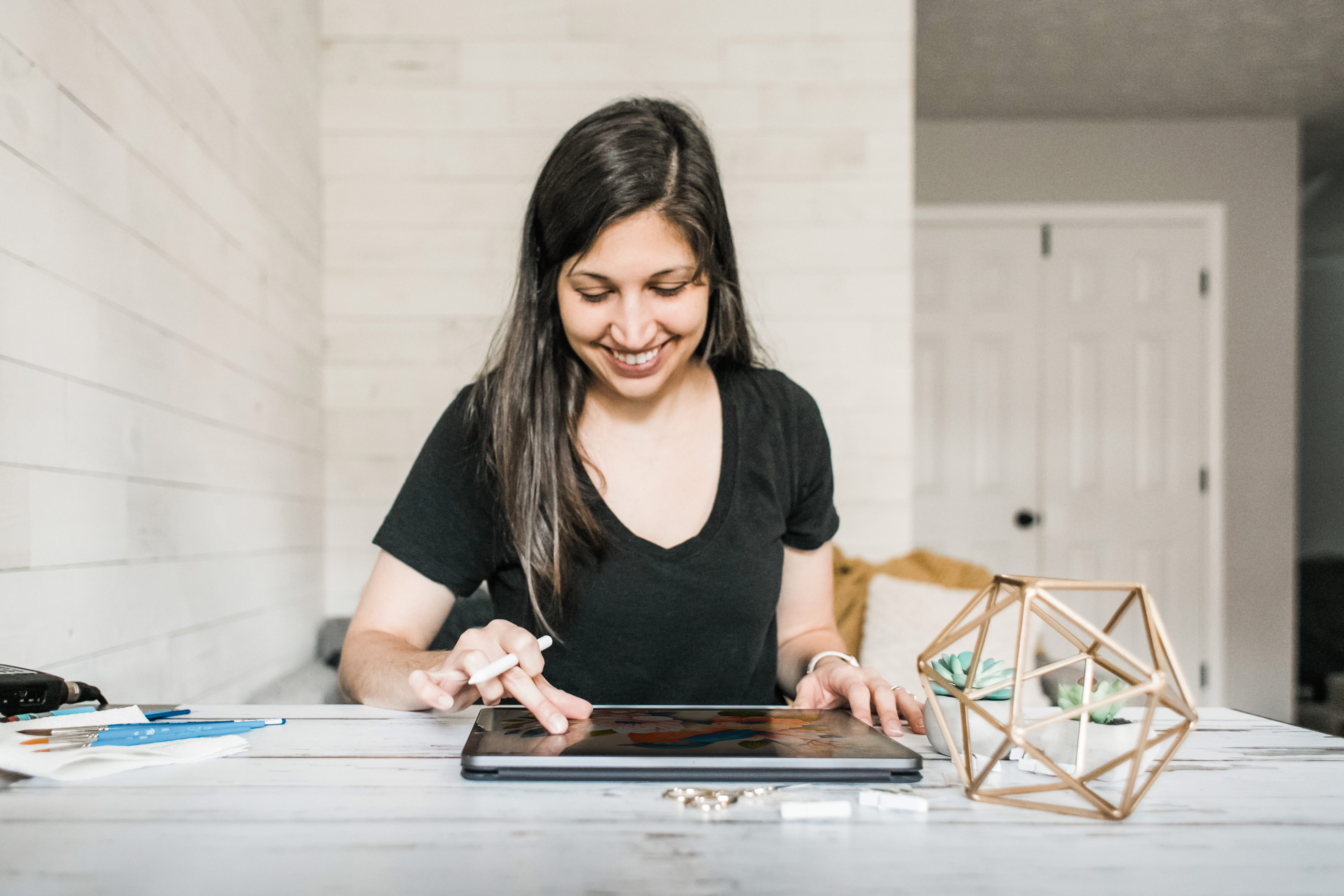 Teela making Patterns in Procreate in her studio