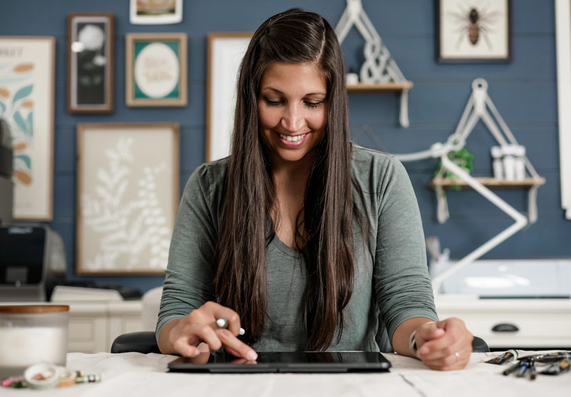 Teela making Patterns in Procreate in her studio